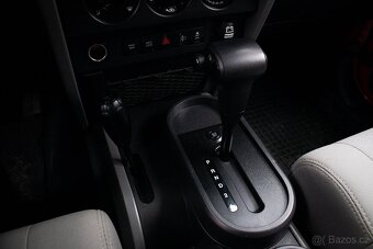 Jeep Wrangler 2.8 CRD Unlimited, 1.majiteľ, SK-auto, nelak - 19