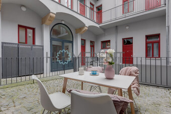 Stylový byt s předzahrádkou v srdci Karlína – po rekonstrukc - 19