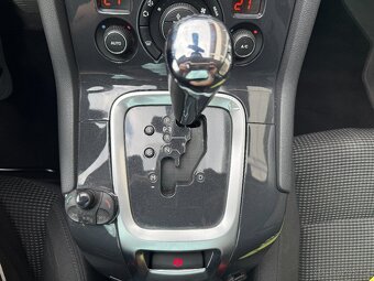 Peugeot 5008, 2.0HDi, 120kw 7 míst Automat - 19