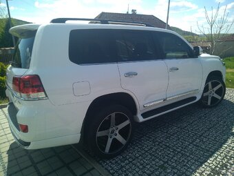 TOYOTA LANDCRUISER 200 V8 DIESEL Model 2021 R. V. 1O/2020 - 19