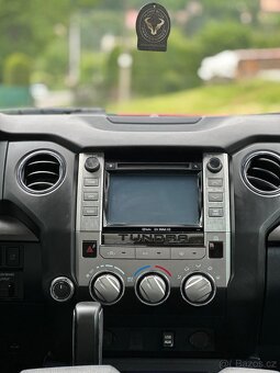Toyota Tundra 5.7 - 19