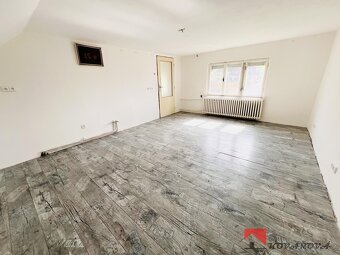 Prodej rodinného domu 4+1, včetně stavební parcely, 1038 m2, - 19