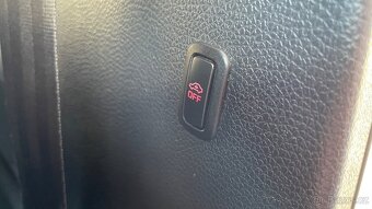 VW GOLF VI 1.6TDi CLIMATRONIC - 19
