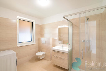 Prodej komerční, dům 2 apartmány 140 m2, pozemek 5367 m2, No - 19