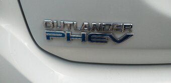 Mitsubishi Outlander 4x4 2,4 benzín 136 koní PLAG-IN - 19
