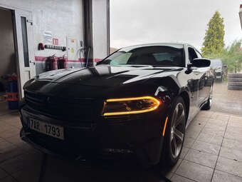 Dodge Charger 5,7 Hemi 410 koní, model 2018, DPH - 19