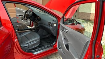 Elektromobil Hyundai Ioniq 1. majitel, možný odpočet DPH. - 19