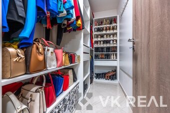 Prodej bytu 3+kk/L, sklep, garáž, OV, cca 100m2 vč. lodžie a - 19