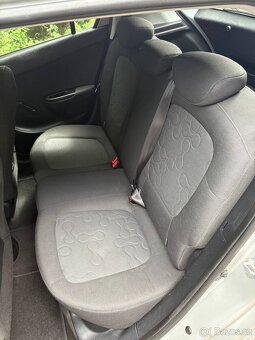 Hyundai i20, r. 2010, 1.2i – spolehlivý a úsporný vůz - 19