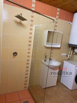 Pronájem velkého bytu 2+kk, 80m2 se zahradou, garáží a bazén - 19