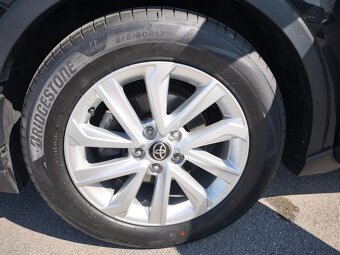 Toyota C-HR 1.8 Hybrid E-CVT rok 2021 - 19