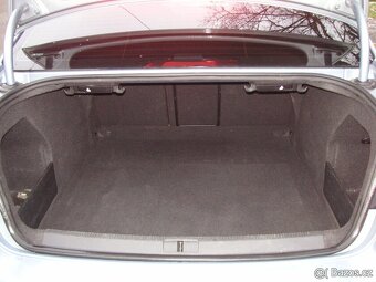 Volkswagen Passat B7 2.0 TDi - Serviska Highline - 19