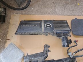 MAZDA 3 1.4 16v r.2007 / díly - 19