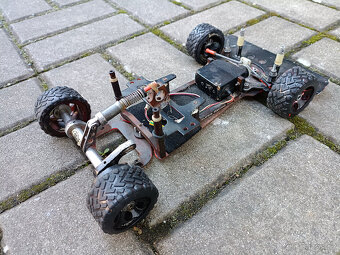 Starší rc auto silniční cestovní dělané na elektro motor - 19