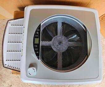 Střešní okno s ventilátorem podobné jako MaxxFan - 19