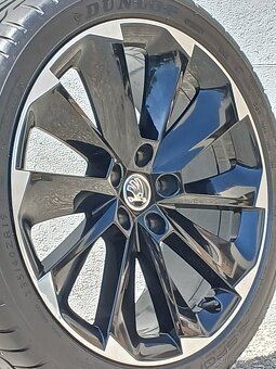 Pěkná orig alu kola Supernova,  Š Superb Dunlop 235/40/19 - 19