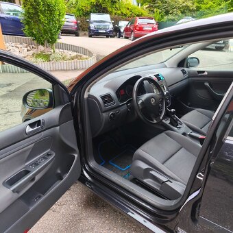 Volkswagen Golf V 1.4 16V 59kw, poctivých 149tkm, bez koroze - 19
