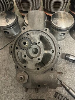 Tatra 87 motor - náhradní díly - 19