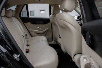 Mercedes-Benz GLC SUV 220d 4MATIC A/T - 19
