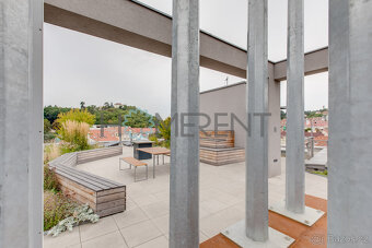 Moderní byt 1+kk s velkým balkonem a sdílenou terasou – Smíc - 19