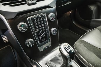 Volvo V40 2018 D3 110kW R-design nez.topení,LED,tažné zař. - 19