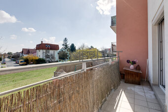 Stylový byt 2kk s velkou terasou a balkonem, parking, sklep, - 19