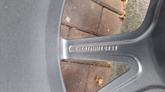 Audi originál R19 RS 9.0JX19H2 ET32 + Pirelli P-Zero 255/40 - 19