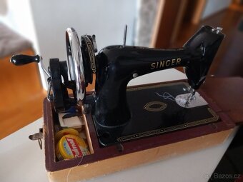 Kufříkový retro šicí stroj Singer - přenosný, na ruční pohon - 19