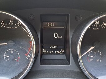ŠKODA YETI 2.0TDi 4x4 11/2013 ALU, KLIMA, TAŽNÉ, NOVÁ STK - 19