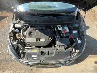 Peugeot 308 2,0 HDi Serviska, LED, Senzory - 19