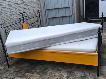 Prodám kovanou postel + Matrace Tencel 180cm x 200cm - 19
