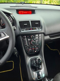 Opel Meriva 1.4 16V 88KW/120 koní R.V.04/2011 - 19