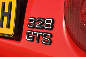 Ferrari 328 GTS z roku 1987 - 19
