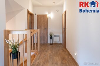 Nabízíme dvoupodlažní nízkoenergetický RD z roku 2018 o disp - 19