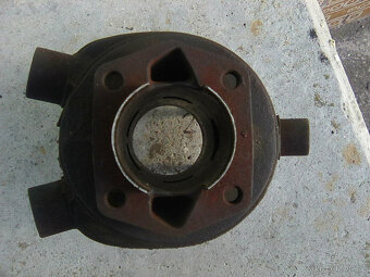 čz 125/150 - motor,rozeta,kolo,náboj,startpáka,válec čz125b - 19