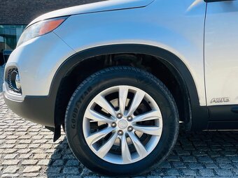 Kia Sorento 2.2D 4x4 MANUÁL VÝHŘEV 1.MAJITEL PANORAMA - 19