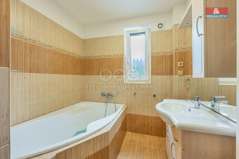Prodej rodinného domu 6+kk, 180 m², Čečelice, ul. Hřbitovní - 19