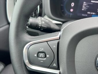 Volvo XC60, 2,0 145 kW FWD CORE B4 - 19
