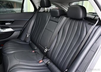 Mercedes-Benz Třídy E 300de 4MATIC PANO ZÁRUKA 1M - 19