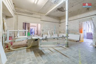 Prodej výrobního objektu, 2100 m², K. Vary, ul. Sokolovská - 19