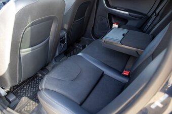 VOLVO XC60 (2015) - 19