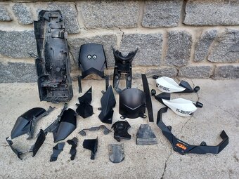 KTM LC8 990 SUPERDUKE a SMT - DOKLADY - 19