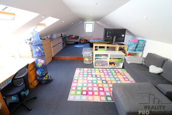 Rodinný dům 5+kk se zahradou a sklepem – klidné bydlení 15 m - 19