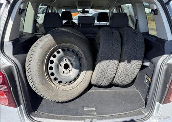 Volkswagen Touran 1,4 TSI 103kW TAŽNÉ, 7MÍST benzín manuál - 19