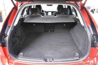Volvo XC60 B4 AWD INSCRIPTION PANORAMA DPH ČR 1.MAJITEL - 19