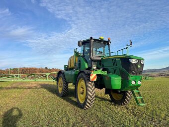 samochodný postřikovač JD R4040i - 19