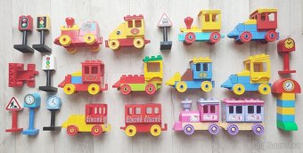 Drobné hračky: puzzle, kuličkodráha, auta, značky, Duplo.. - 19