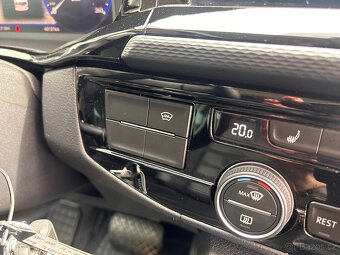 Prodám Volkswagen Multivan 6.1 HIGHLINE TDI 4MATION DSG ZÁR. - 19