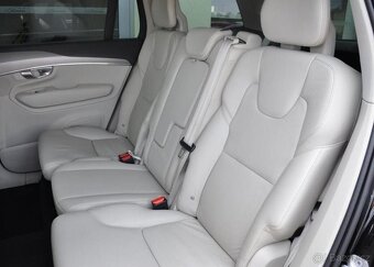 Volvo XC90 B5 AWD MOMENTUM PRO ČR 7.MÍST - 19