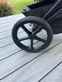 Hluboká korbička Cybex Priam Lux KOI a podvozek - 19